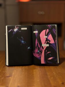 Scena interna dal fumetto Night Fever di Brubaker e Phillips Illustrazione interna dal fumetto Night Fever di Brubaker e Phillips con atmosfera notturna